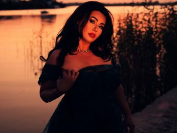 AdiraMaeven webcam model stream image