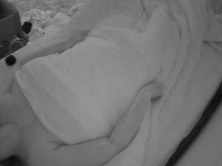 voyeurcam-julmodels-whitebed-4 webcam model stream image