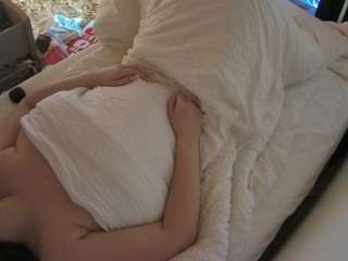 voyeurcam-julmodels-whitebed-4 webcam model stream image