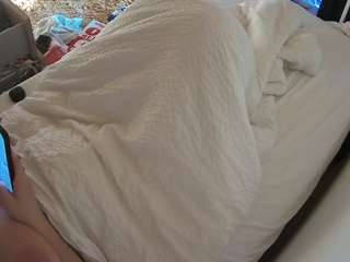 voyeurcam-julmodels-whitebed-4 webcam model stream image