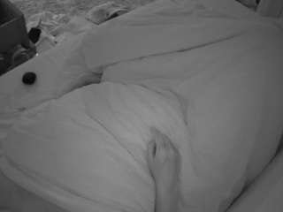 voyeurcam-julmodels-whitebed-4 webcam model stream image