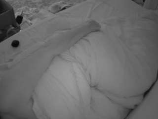 voyeurcam-julmodels-whitebed-4 webcam model stream image