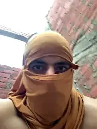 Mohaned100 webcam model stream image