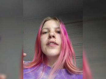 SquirtApril webcam model stream image