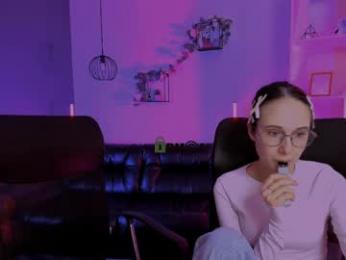 mona_cloud webcam model stream image