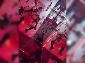 ShowTwins webcam model stream image