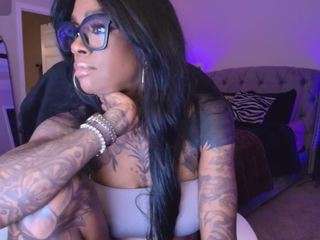 iamtattedqueen webcam model stream image