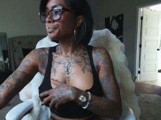 iamtattedqueen webcam model stream image