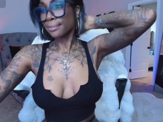 iamtattedqueen webcam model stream image