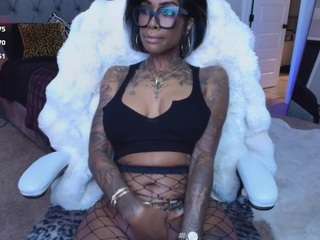 iamtattedqueen webcam model stream image