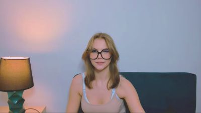 StormiDoll webcam model stream image