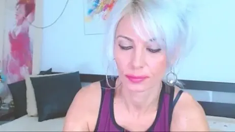 HoneyLara webcam model stream image