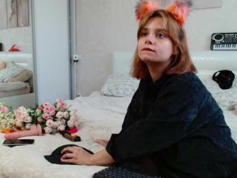 TheSluttyFox webcam model stream image