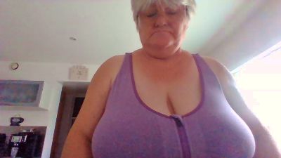lunaria webcam model stream image