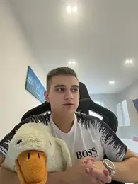WARDEN_w webcam model stream image