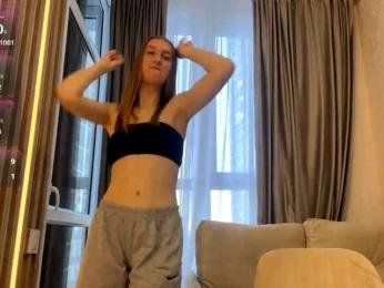 DionneCrum webcam model stream image