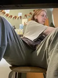 cinnabon_ webcam model stream image