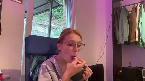 DouceMarine webcam model stream image