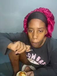 petite_bee webcam model stream image