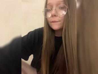 MelMooon webcam model stream image