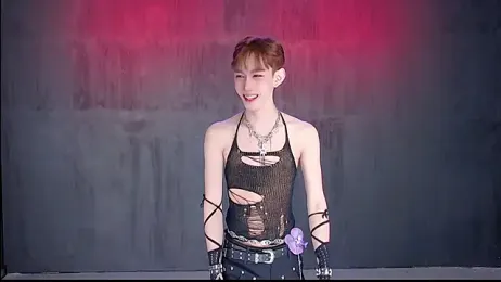 Queen-Vibe webcam model stream image