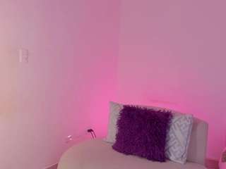 luisah-at-home webcam model stream image