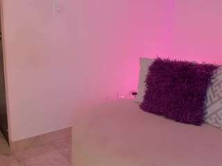 luisah-at-home webcam model stream image