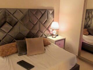 Leiza Thompson webcam model stream image