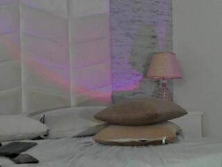 Leiza Thompson webcam model stream image