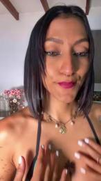 AnyLeon webcam model stream image