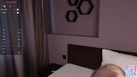 LovvieLov webcam model stream image