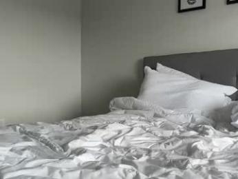 estee_ webcam model stream image