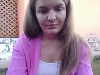 _hidden_frommymoom_ webcam model stream image