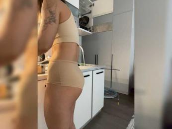 v_-_-_v webcam model stream image