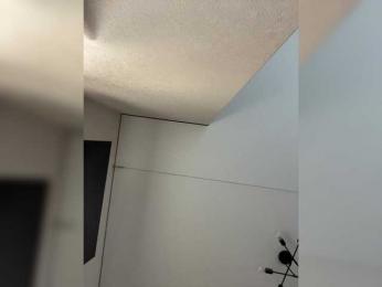 v_-_-_v webcam model stream image
