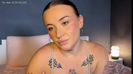 elegant_curves webcam stripchat model stream image