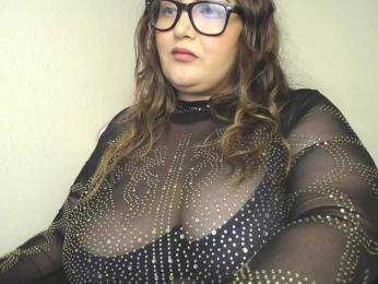 HeyMilani webcam model stream image