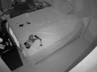 voyeurcam-julmodels-whitebed-2 webcam model stream image