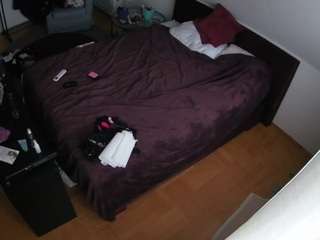 voyeurcam-julmodels-whitebed-2 webcam model stream image