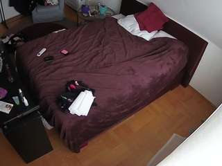 voyeurcam-julmodels-whitebed-2 webcam model stream image