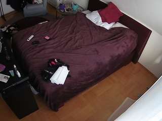 voyeurcam-julmodels-whitebed-2 webcam model stream image
