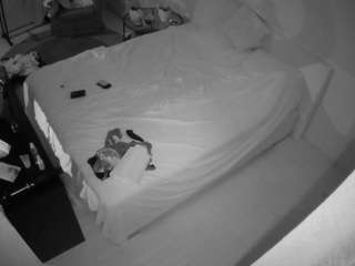 voyeurcam-julmodels-whitebed-2 webcam model stream image