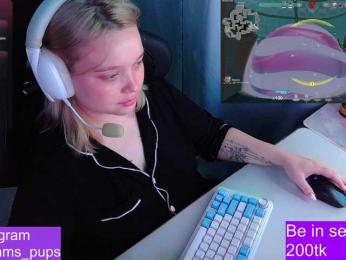 AlinaAdams webcam model stream image