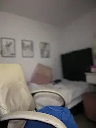 horny_roomiess webcam model stream image