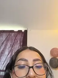 _QaraH webcam model stream image