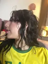 _QaraH webcam model stream image