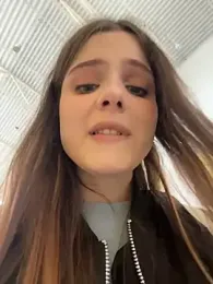 Lunabelle_ webcam model stream image