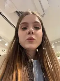 Lunabelle_ webcam model stream image