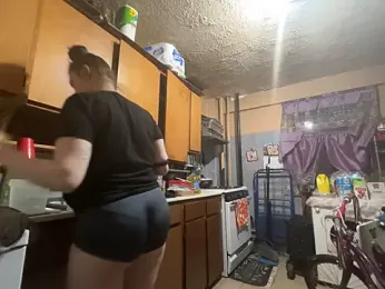 Snowbunnycake_131 webcam model stream image