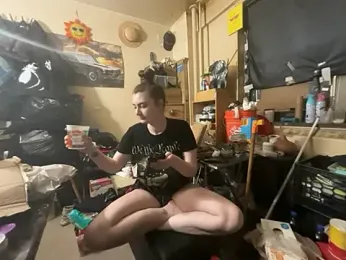 Snowbunnycake_131 webcam model stream image